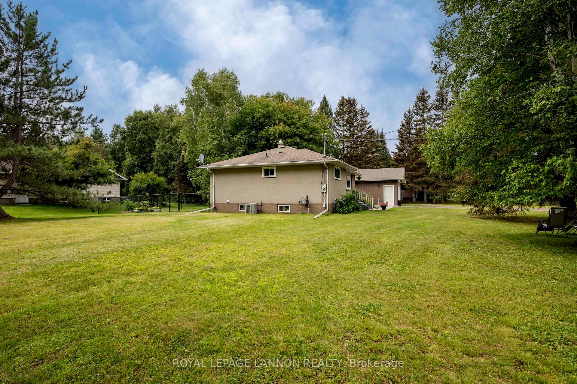 Photo 8 of 2312 Rosslyn Road, Thunder Bay, Rosslyn Road — HOMEH
