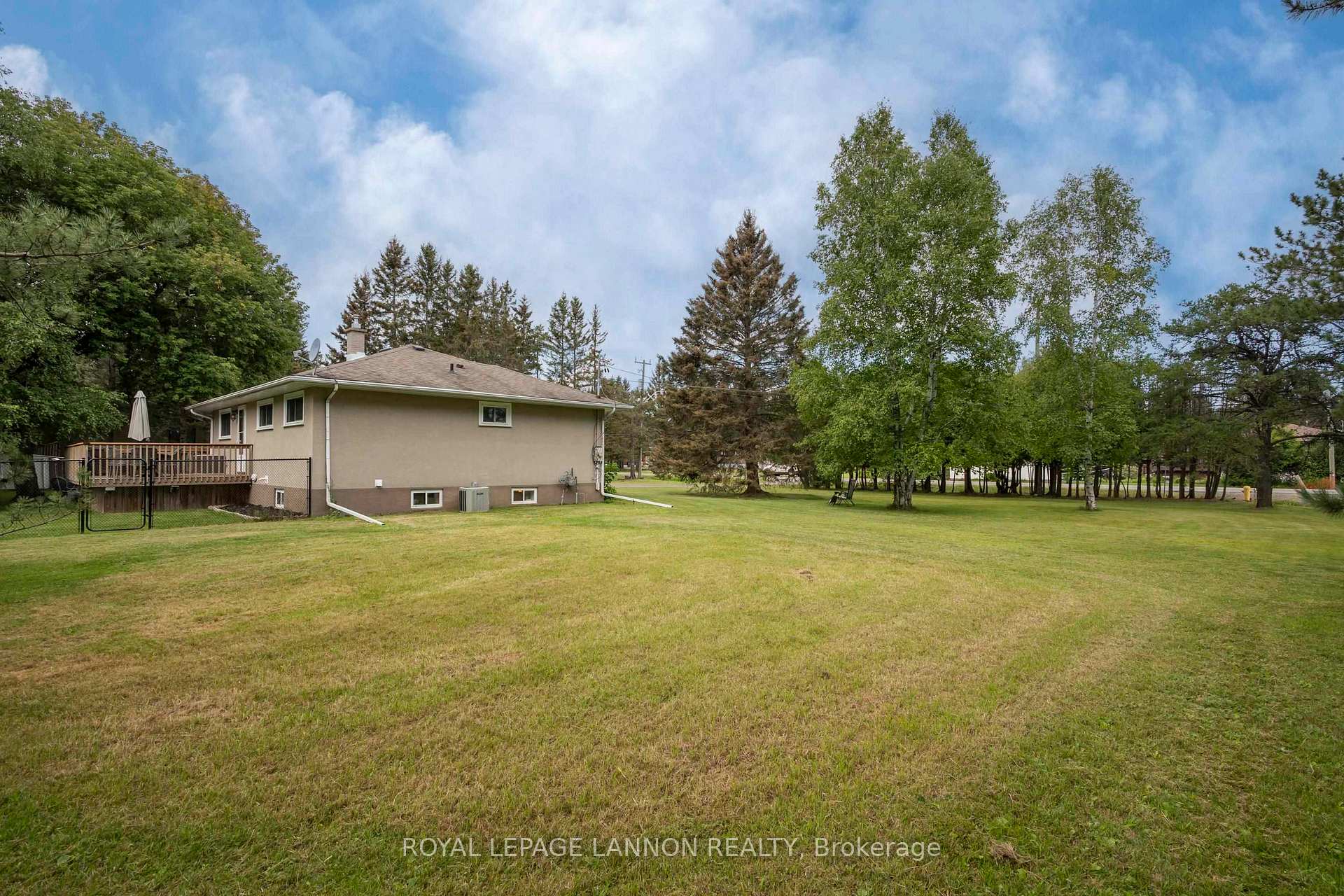 Photo 9 of 2312 Rosslyn Road, Thunder Bay, Rosslyn Road — HOMEH