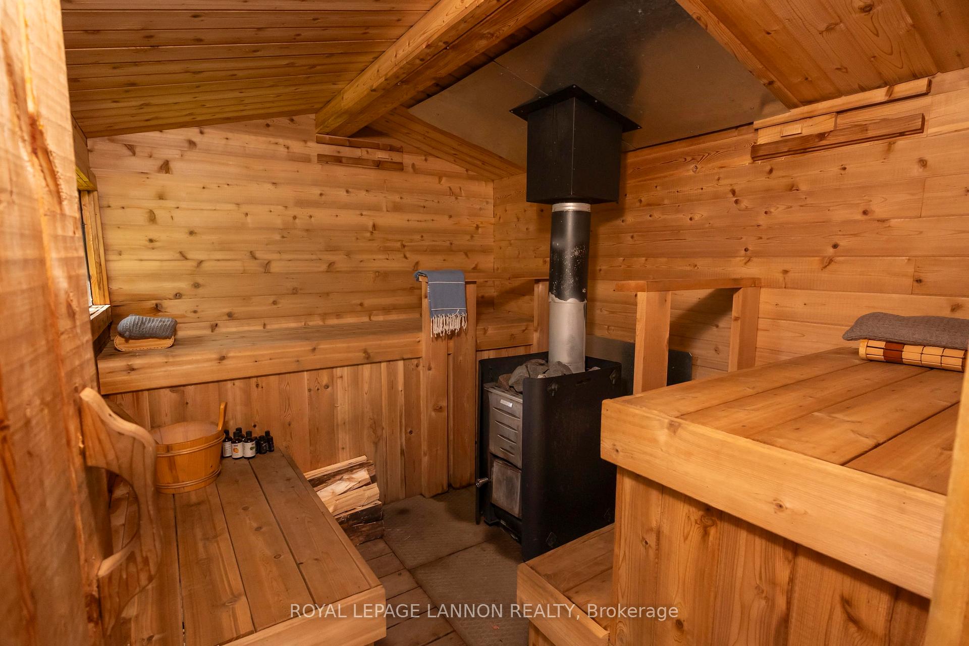 Photo 19 of 2312 Rosslyn Road, Thunder Bay, Rosslyn Road — HOMEH
