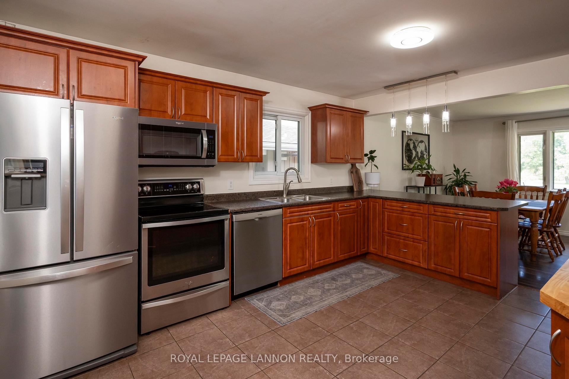 Photo 29 of 2312 Rosslyn Road, Thunder Bay, Rosslyn Road — HOMEH