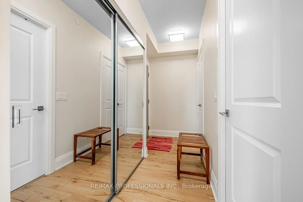 Photo 4 of Unit 417, 2 Old Mill Drive, Toronto, High Park-Swansea — HOMEH