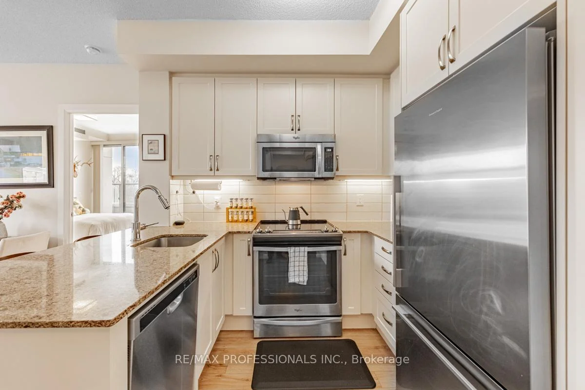 Photo 6 of Unit 417, 2 Old Mill Drive, Toronto, High Park-Swansea — HOMEH