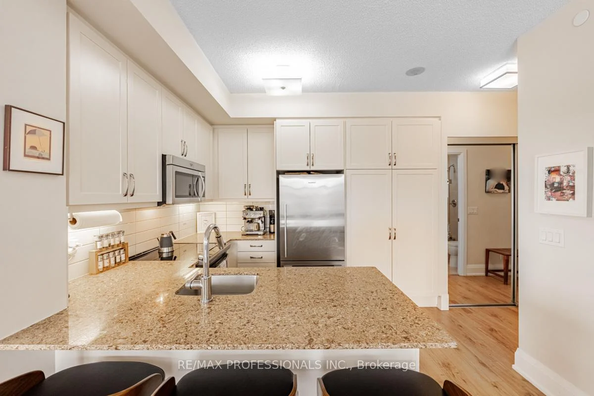 Photo 13 of Unit 417, 2 Old Mill Drive, Toronto, High Park-Swansea — HOMEH