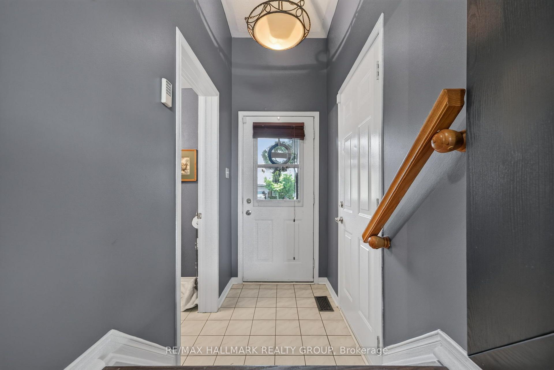 Photo 3 of 1655 Greywood Drive, Ottawa, Chateauneuf — HOMEH