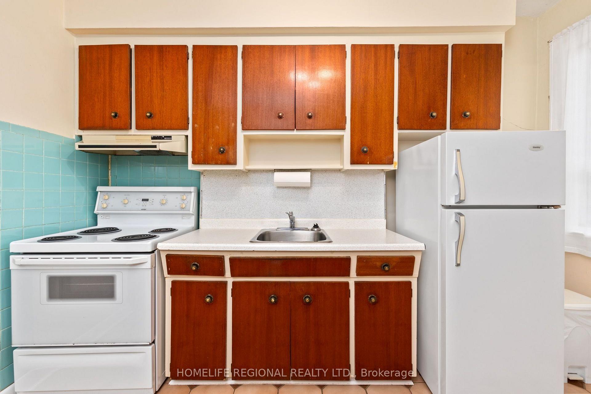 Photo 10 of 355 Delaware Avenue, Toronto, Dovercourt-Wallace Emerson-Junction — HOMEH