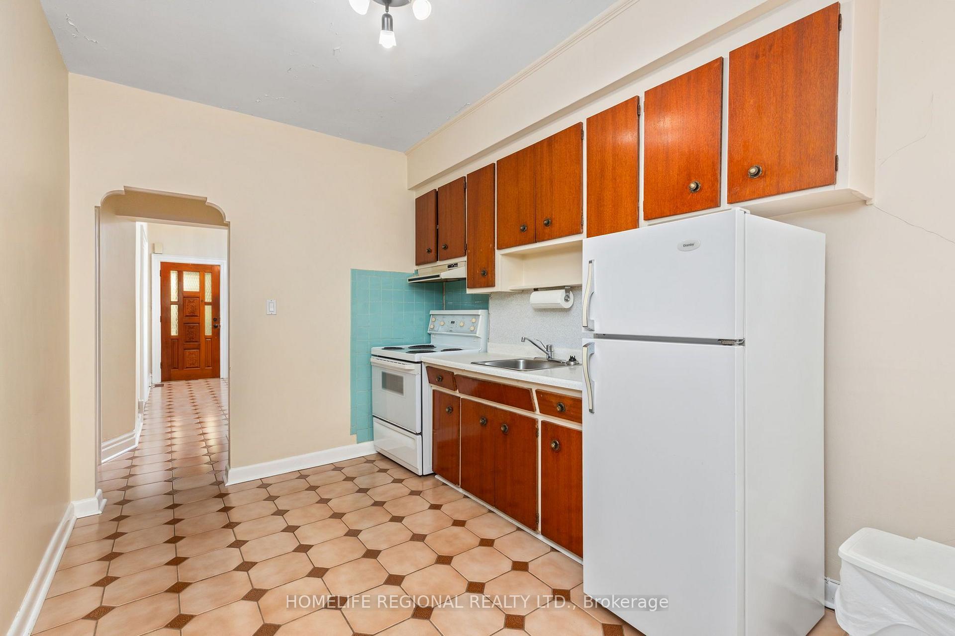 Photo 11 of 355 Delaware Avenue, Toronto, Dovercourt-Wallace Emerson-Junction — HOMEH