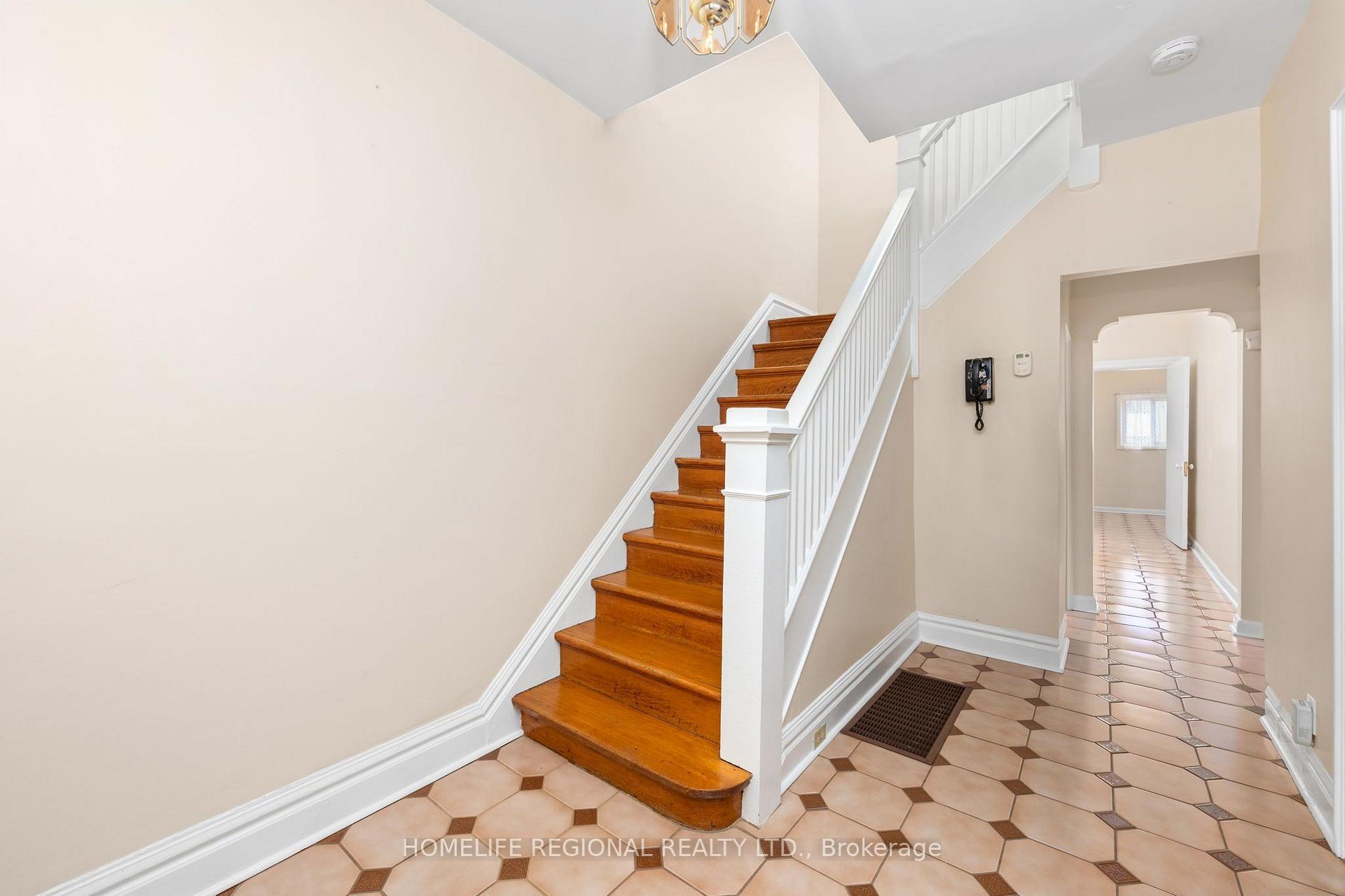 Photo 12 of 355 Delaware Avenue, Toronto, Dovercourt-Wallace Emerson-Junction — HOMEH
