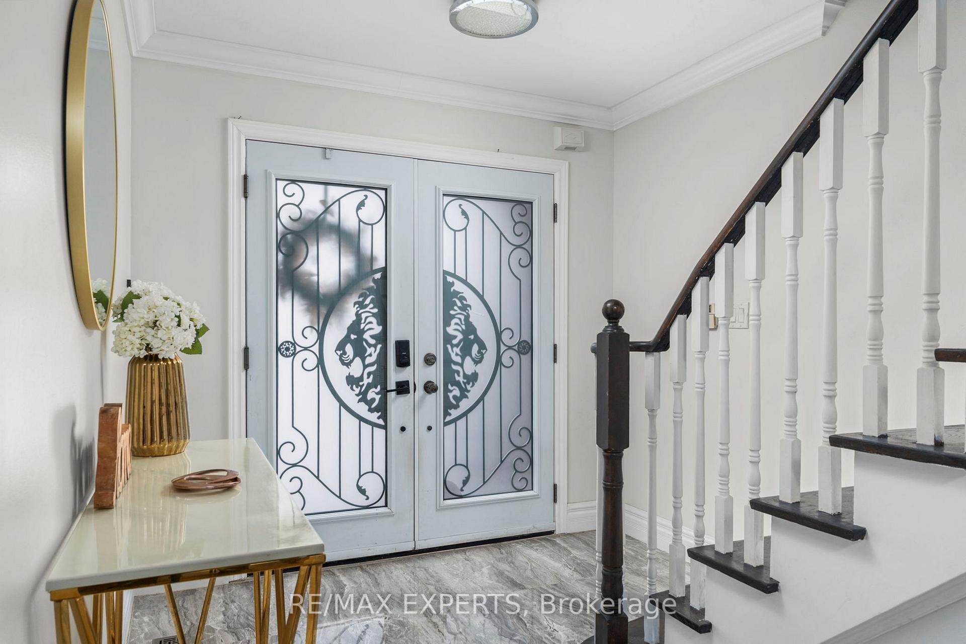 Photo 4 of 173 Rosanna Crescent, Vaughan, Maple — HOMEH