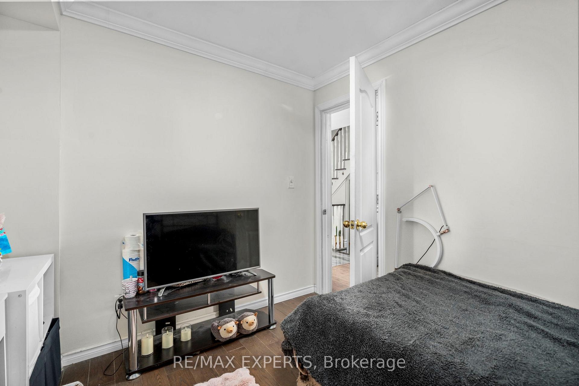 Photo 6 of 173 Rosanna Crescent, Vaughan, Maple — HOMEH