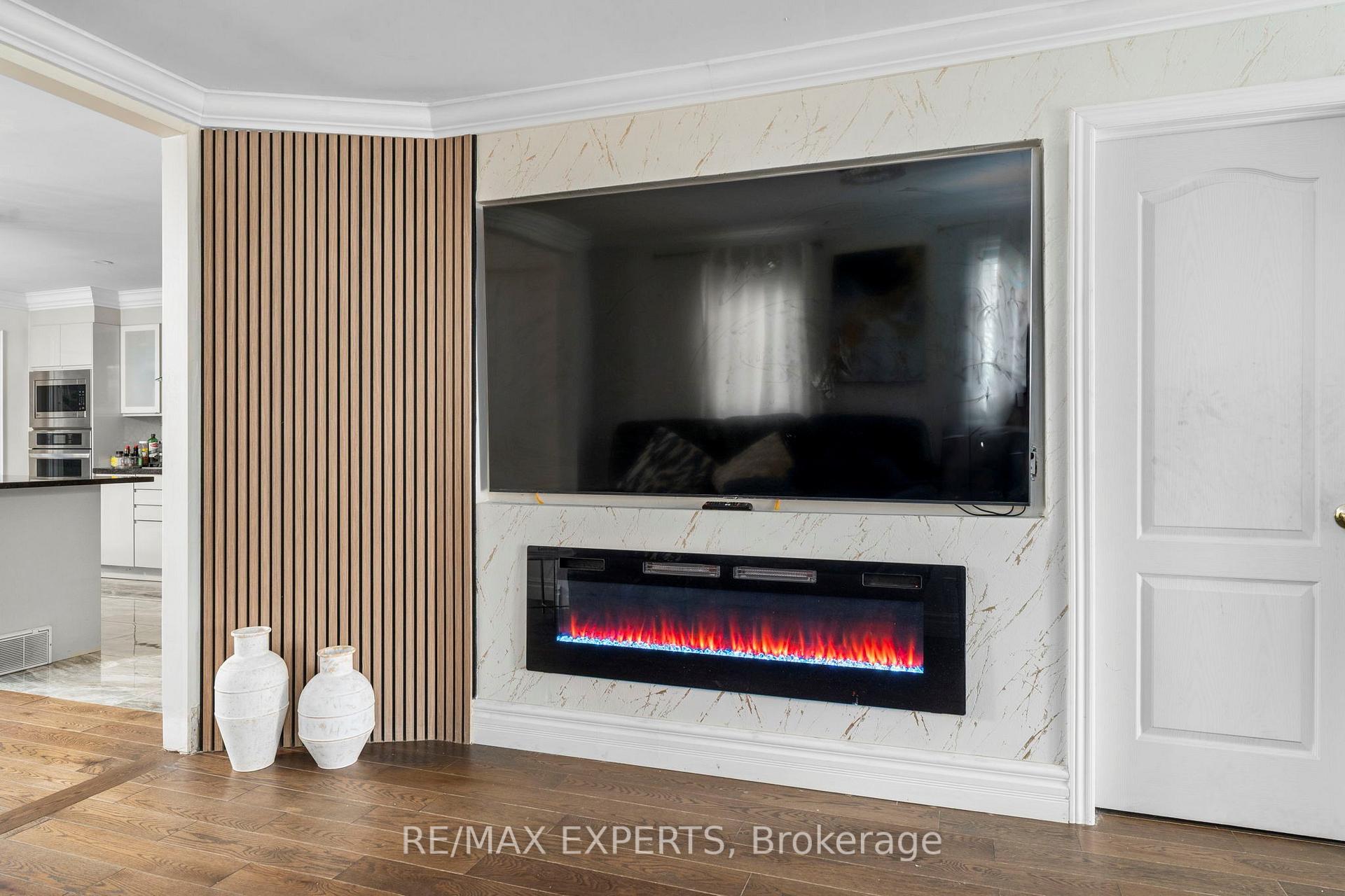 Photo 9 of 173 Rosanna Crescent, Vaughan, Maple — HOMEH