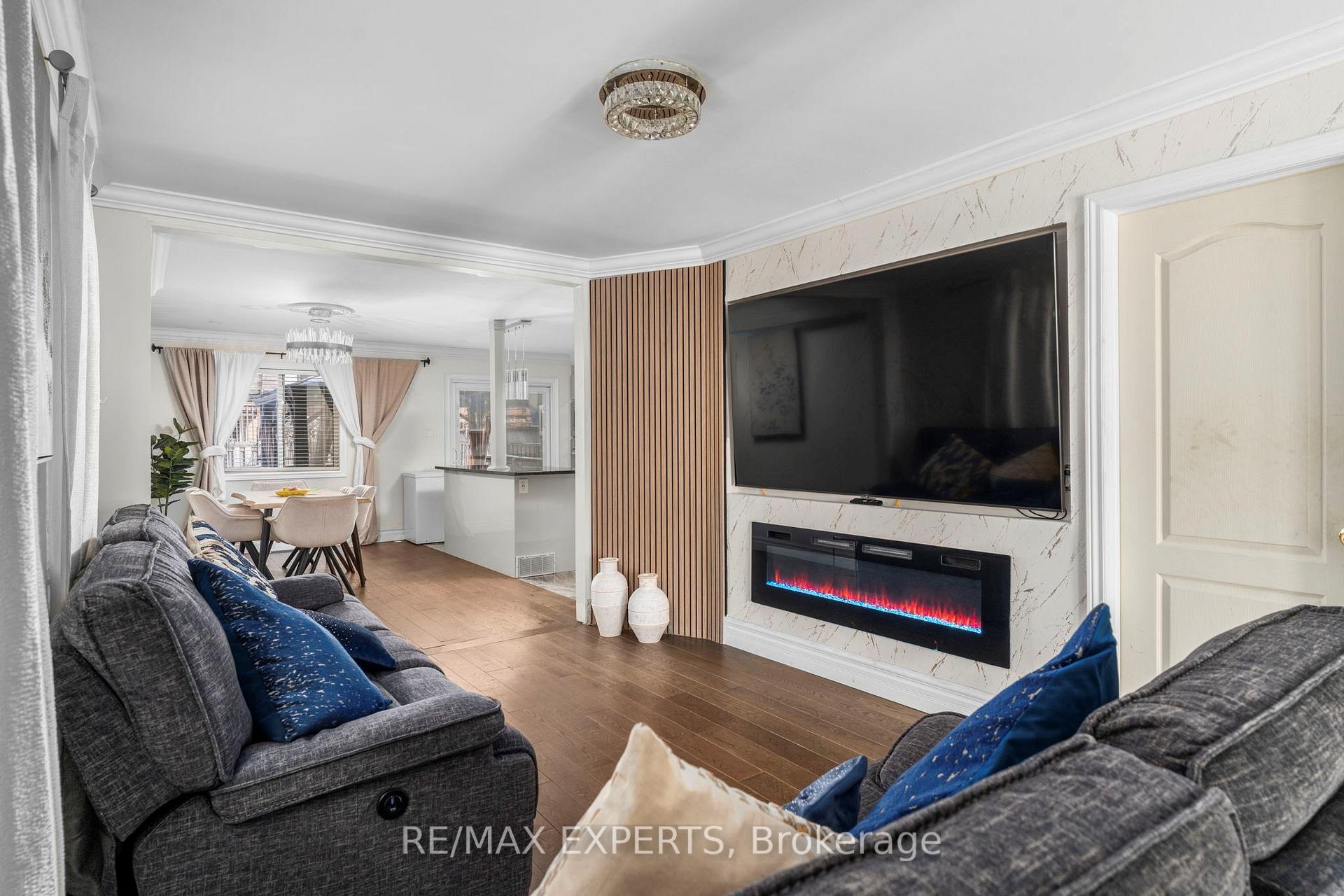 Photo 10 of 173 Rosanna Crescent, Vaughan, Maple — HOMEH