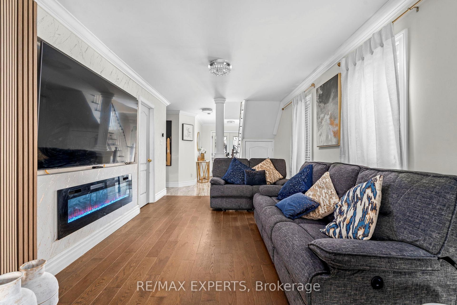 Photo 11 of 173 Rosanna Crescent, Vaughan, Maple — HOMEH