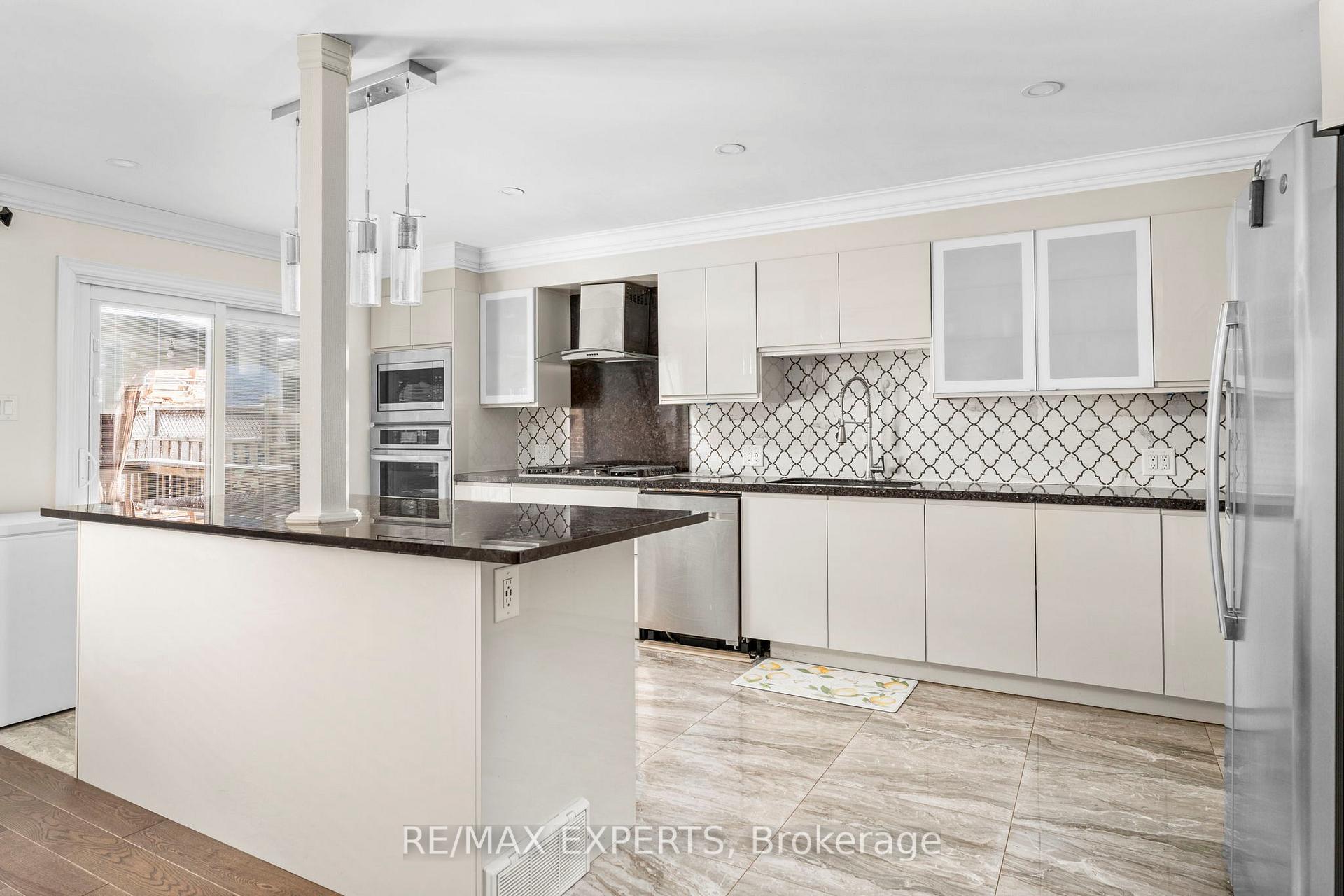 Photo 15 of 173 Rosanna Crescent, Vaughan, Maple — HOMEH