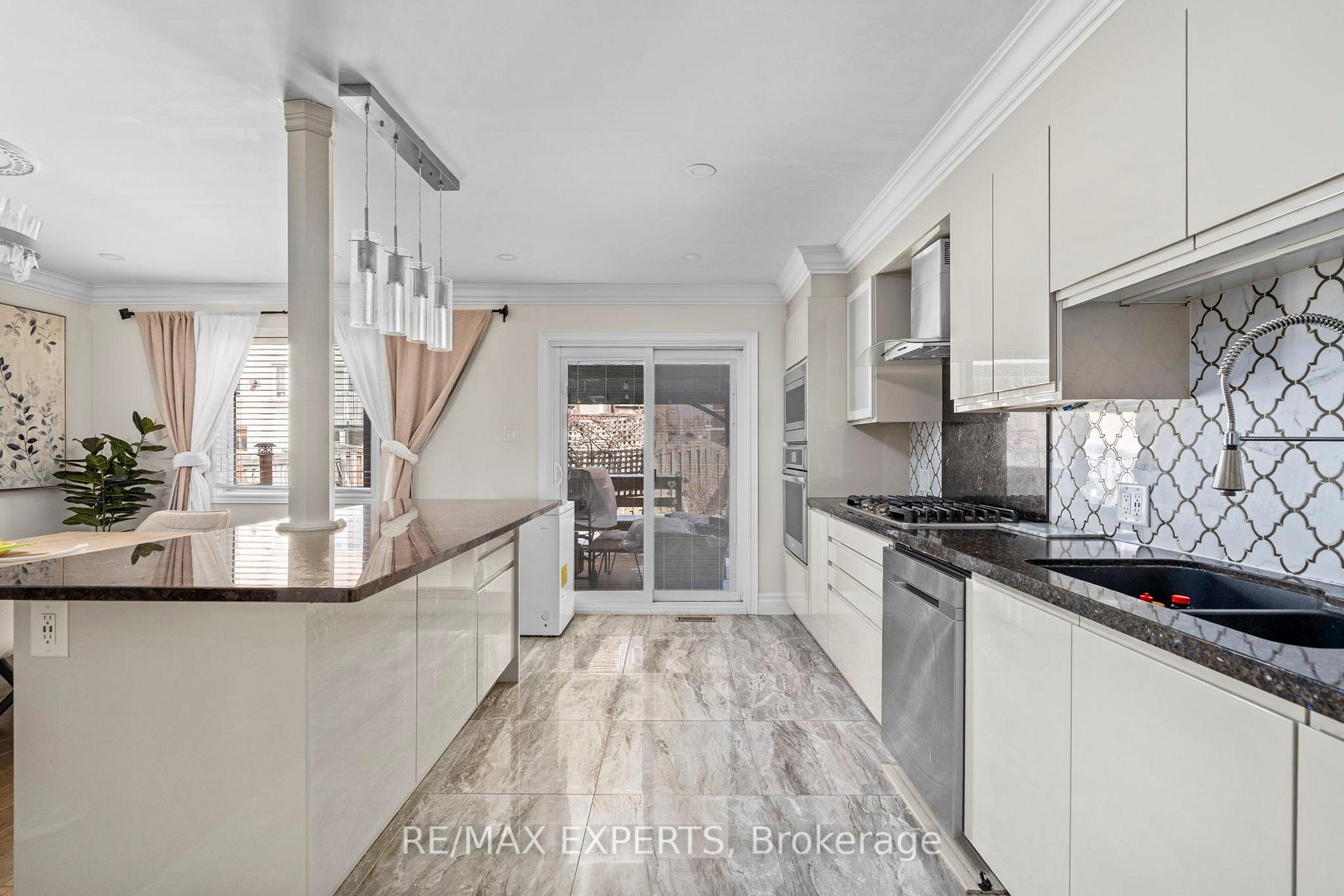Photo 17 of 173 Rosanna Crescent, Vaughan, Maple — HOMEH