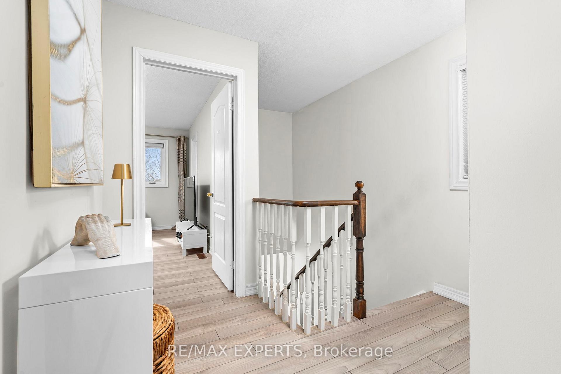 Photo 20 of 173 Rosanna Crescent, Vaughan, Maple — HOMEH