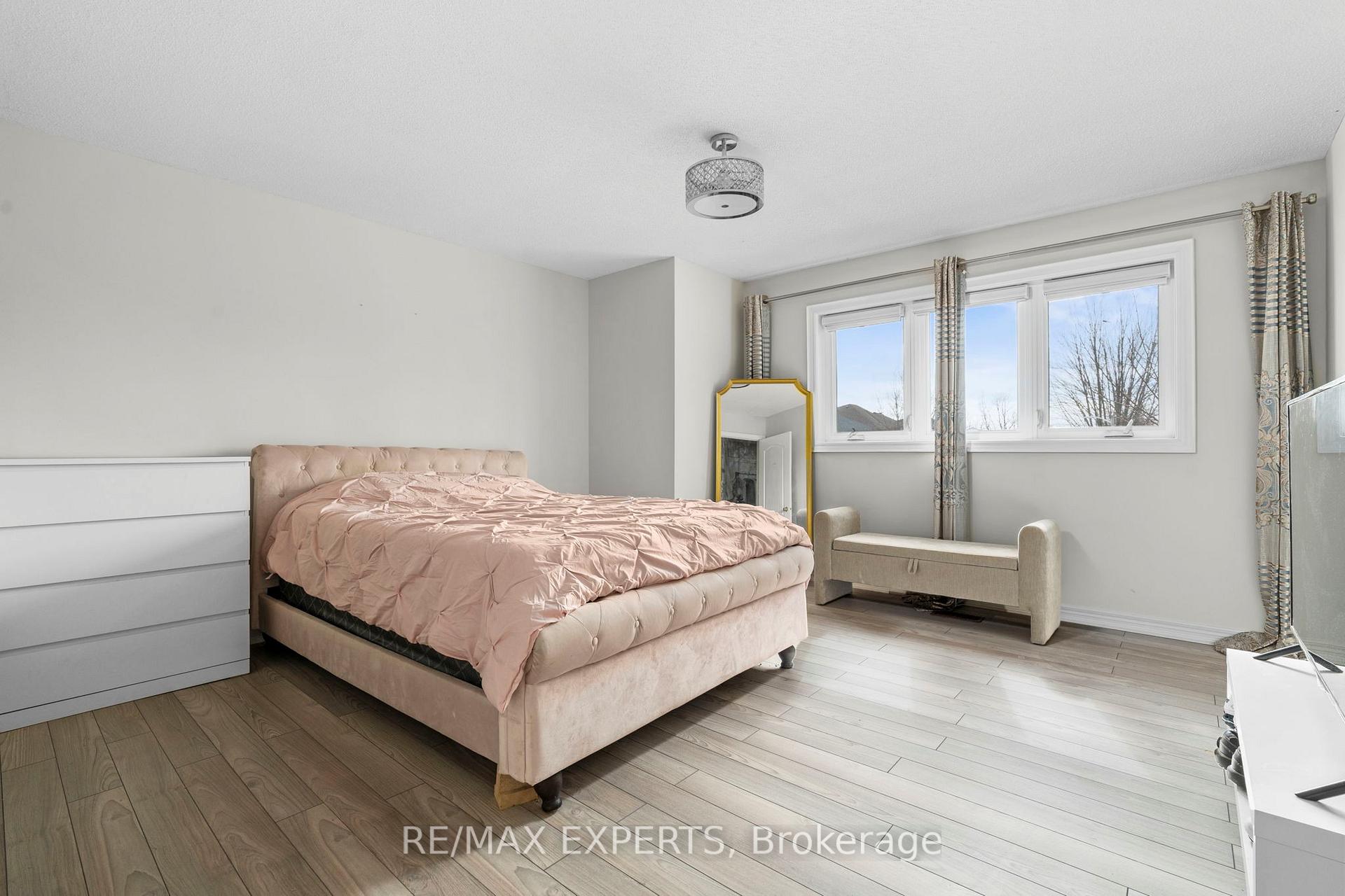 Photo 21 of 173 Rosanna Crescent, Vaughan, Maple — HOMEH