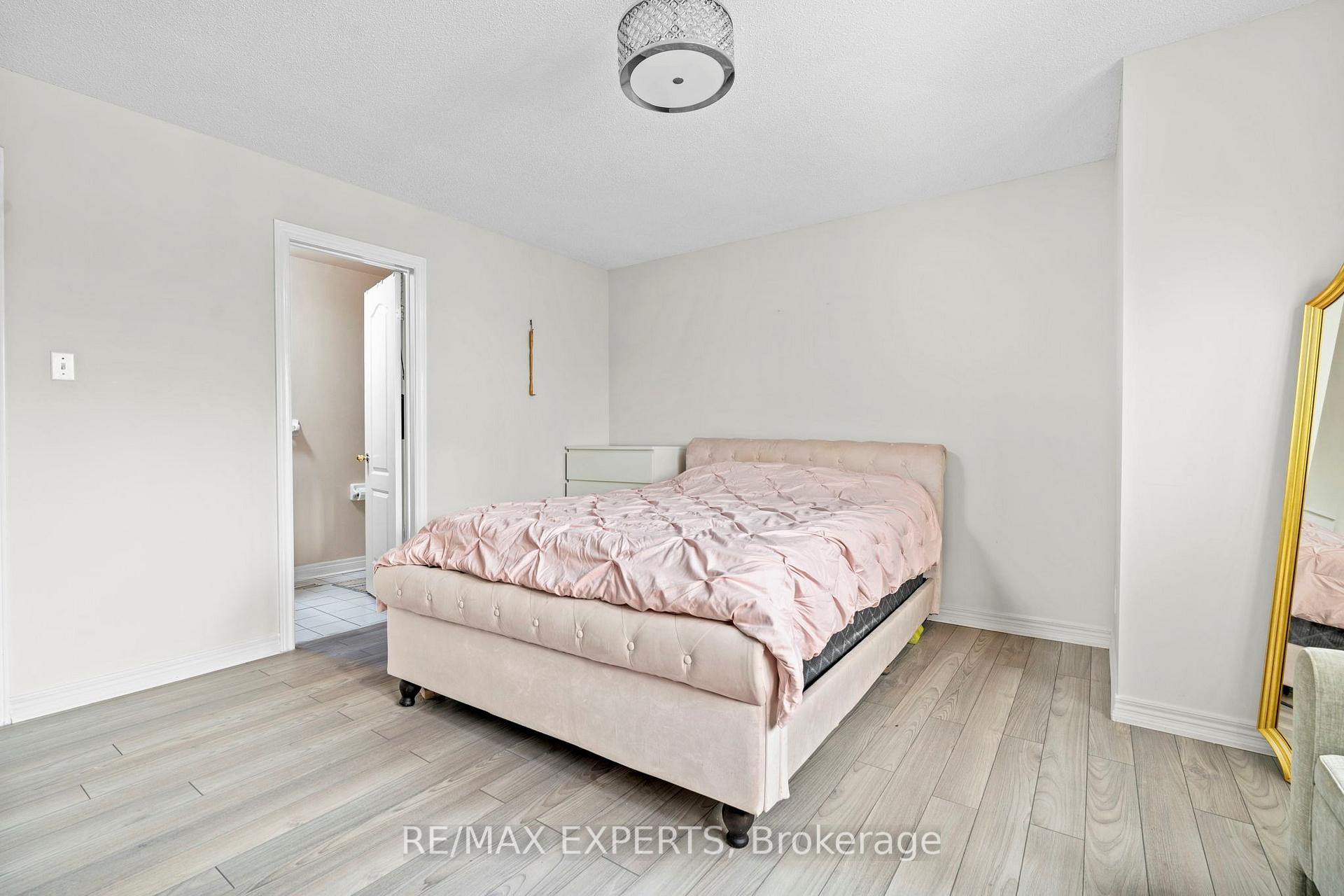 Photo 22 of 173 Rosanna Crescent, Vaughan, Maple — HOMEH