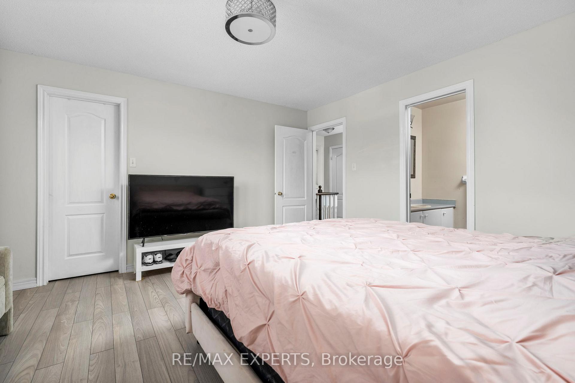Photo 23 of 173 Rosanna Crescent, Vaughan, Maple — HOMEH