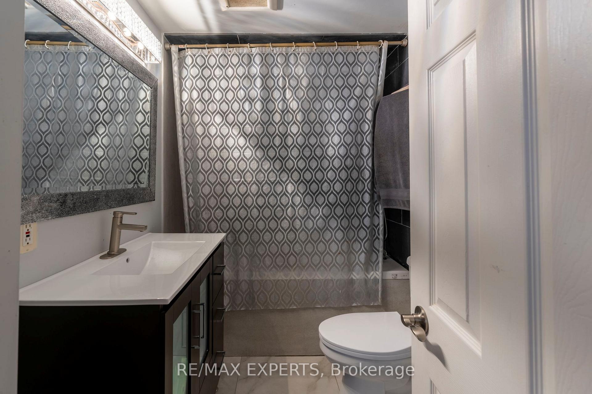 Photo 28 of 173 Rosanna Crescent, Vaughan, Maple — HOMEH