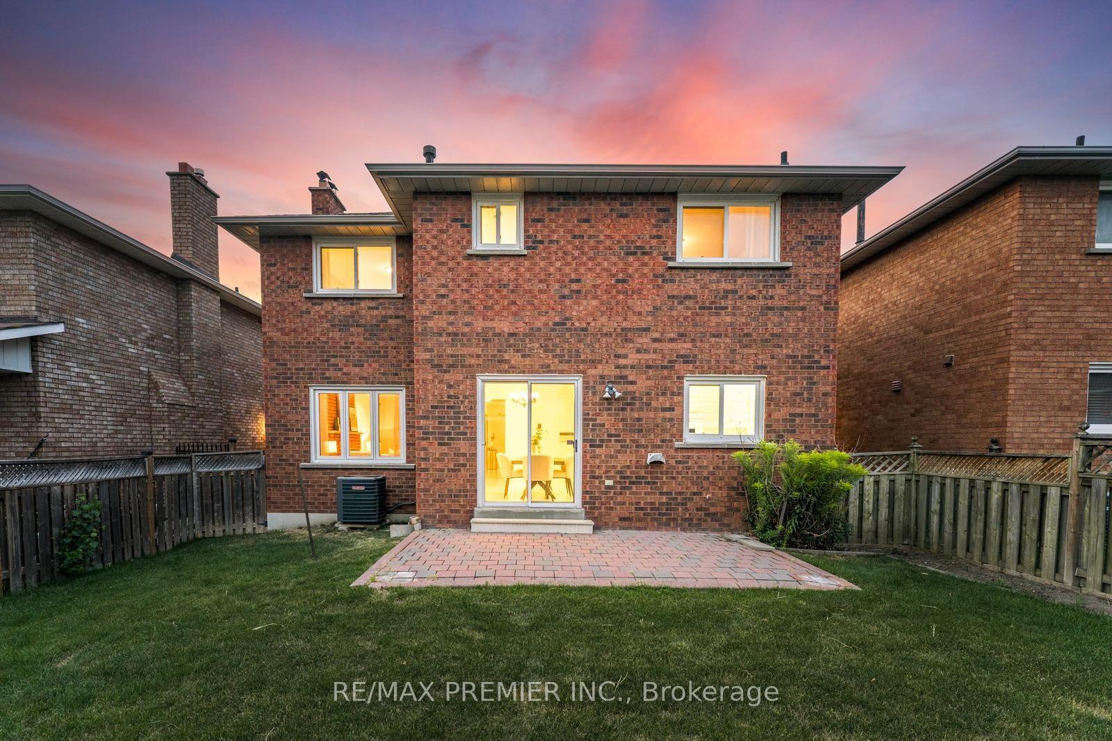 Photo 3 of 122 Spring Town Road, Vaughan, East Woodbridge — HOMEH