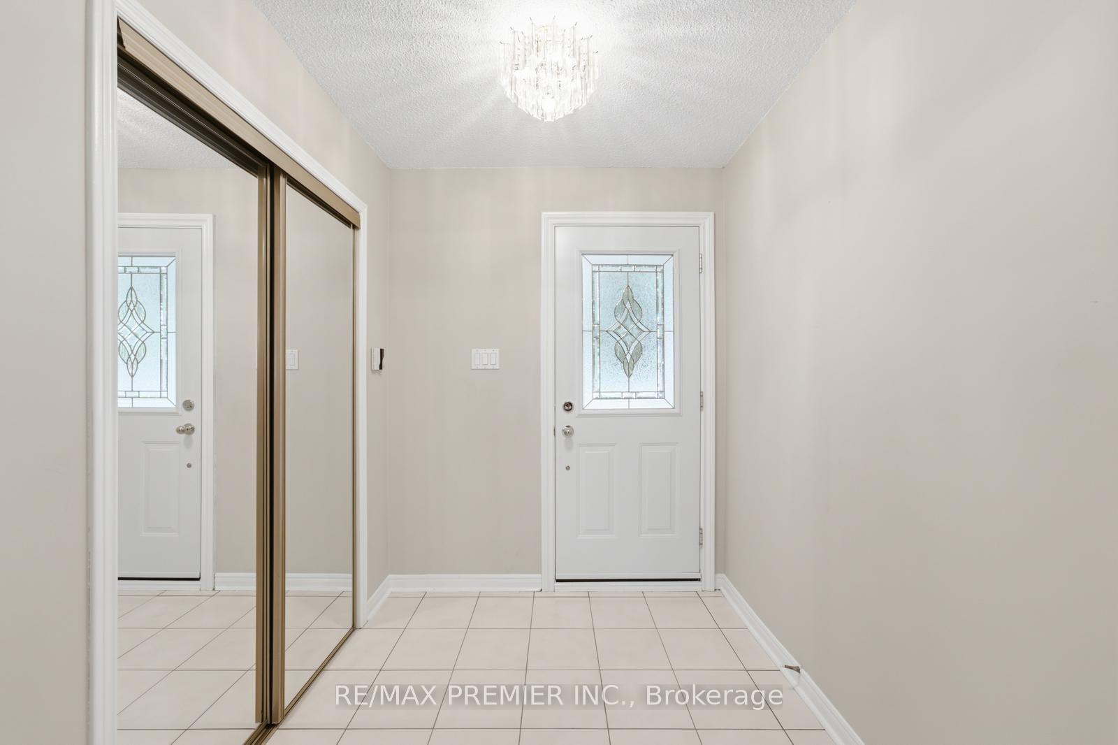 Photo 10 of 122 Spring Town Road, Vaughan, East Woodbridge — HOMEH