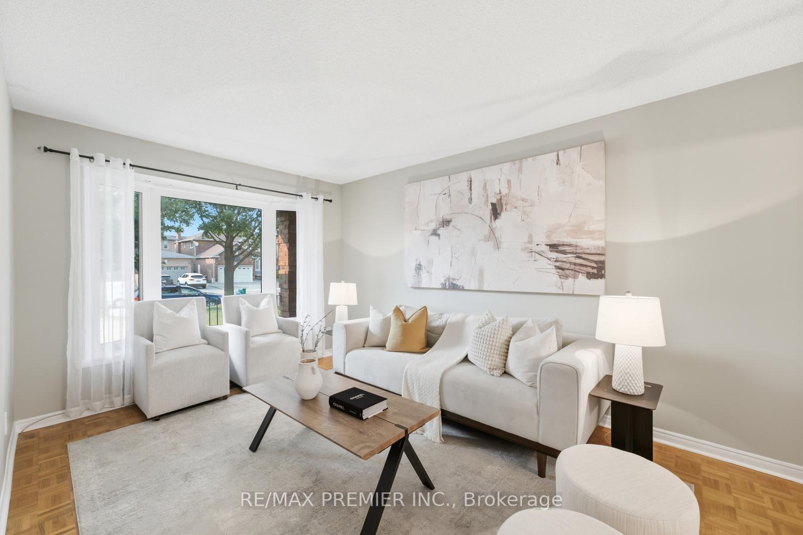 Photo 13 of 122 Spring Town Road, Vaughan, East Woodbridge — HOMEH