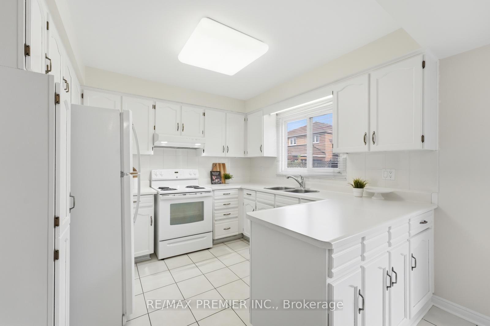 Photo 20 of 122 Spring Town Road, Vaughan, East Woodbridge — HOMEH