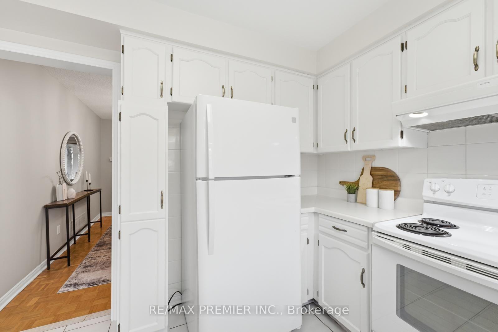 Photo 23 of 122 Spring Town Road, Vaughan, East Woodbridge — HOMEH