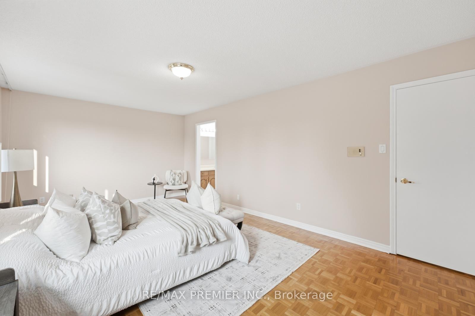 Photo 30 of 122 Spring Town Road, Vaughan, East Woodbridge — HOMEH