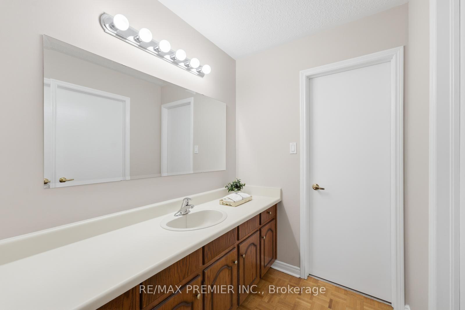 Photo 32 of 122 Spring Town Road, Vaughan, East Woodbridge — HOMEH