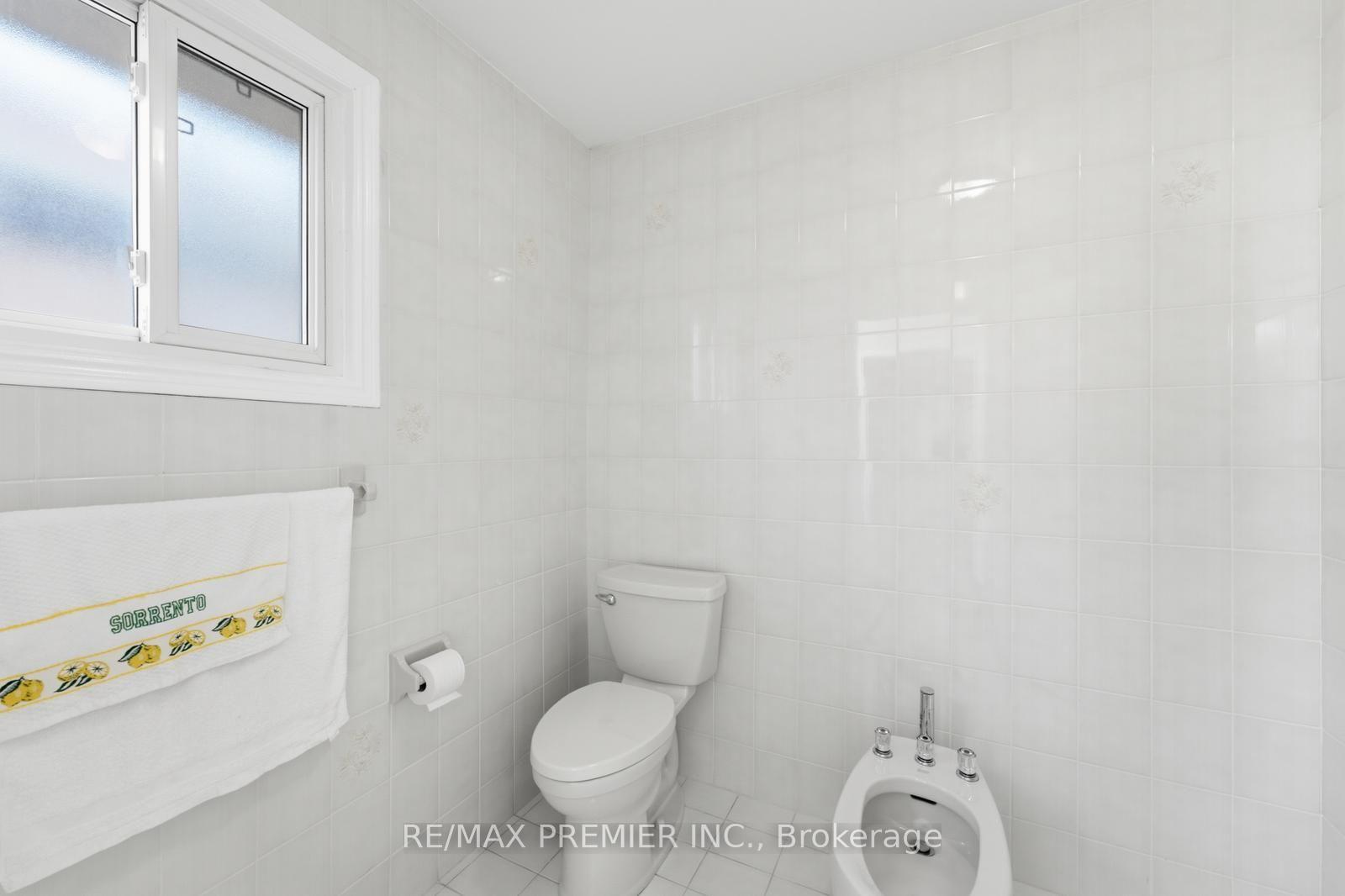 Photo 33 of 122 Spring Town Road, Vaughan, East Woodbridge — HOMEH