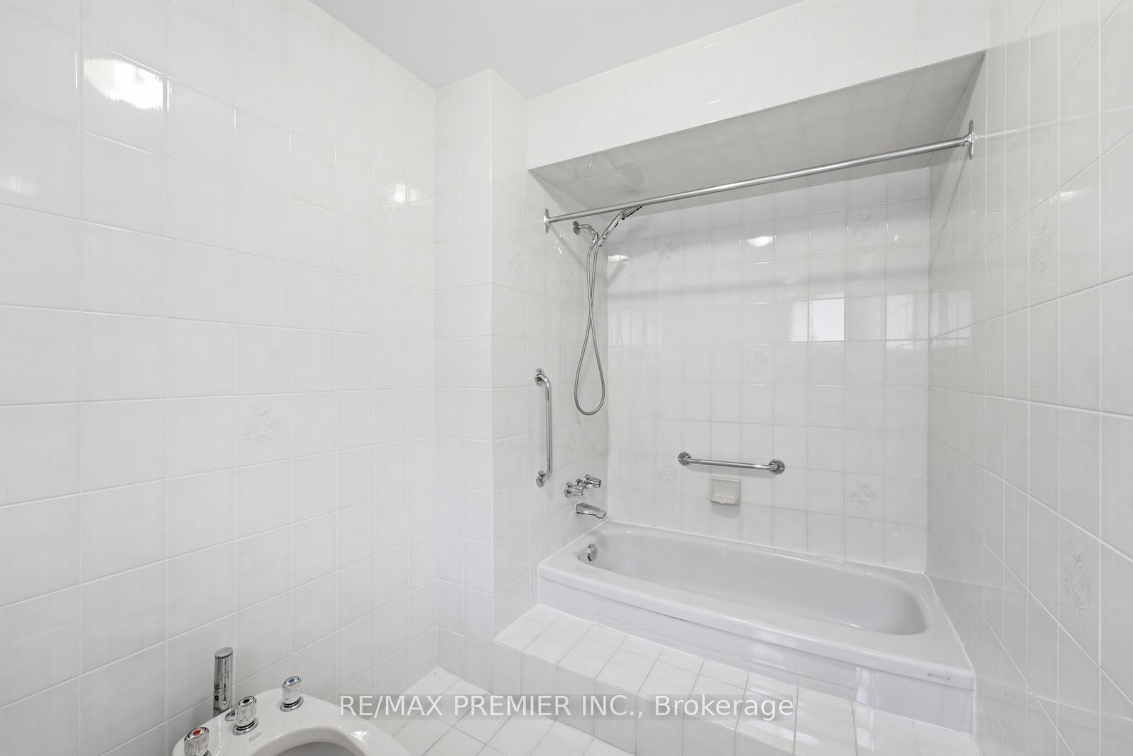 Photo 34 of 122 Spring Town Road, Vaughan, East Woodbridge — HOMEH