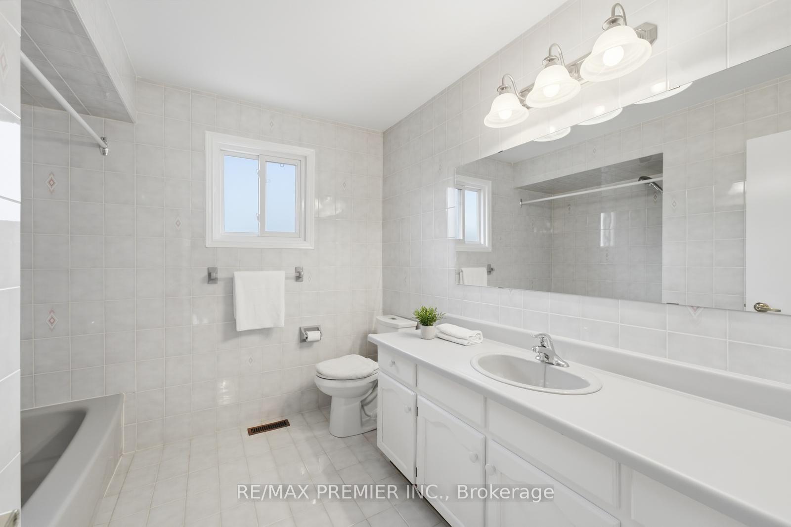 Photo 39 of 122 Spring Town Road, Vaughan, East Woodbridge — HOMEH
