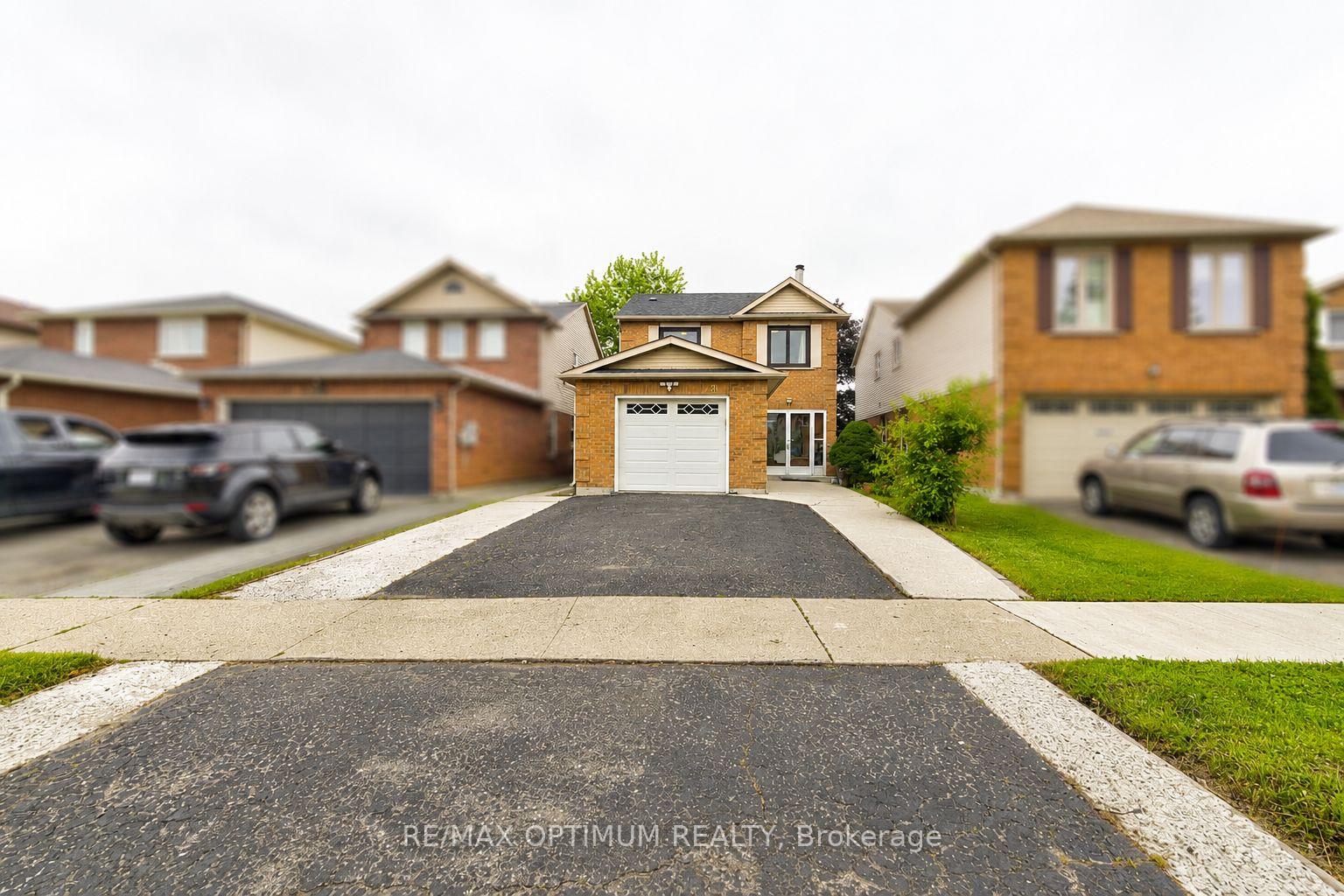 Photo 3 of 28 Stalbridge Avenue, Brampton, Fletcher's Creek South — HOMEH