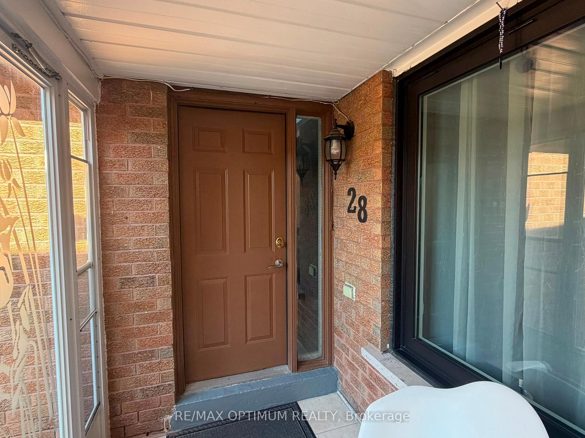 Photo 5 of 28 Stalbridge Avenue, Brampton, Fletcher's Creek South — HOMEH