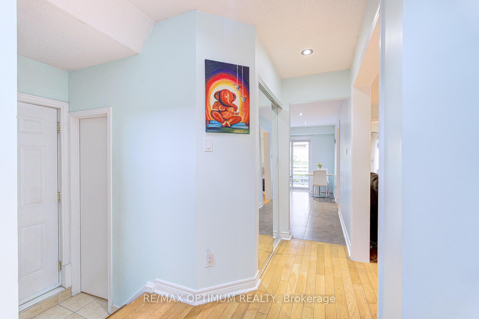 Photo 7 of 28 Stalbridge Avenue, Brampton, Fletcher's Creek South — HOMEH