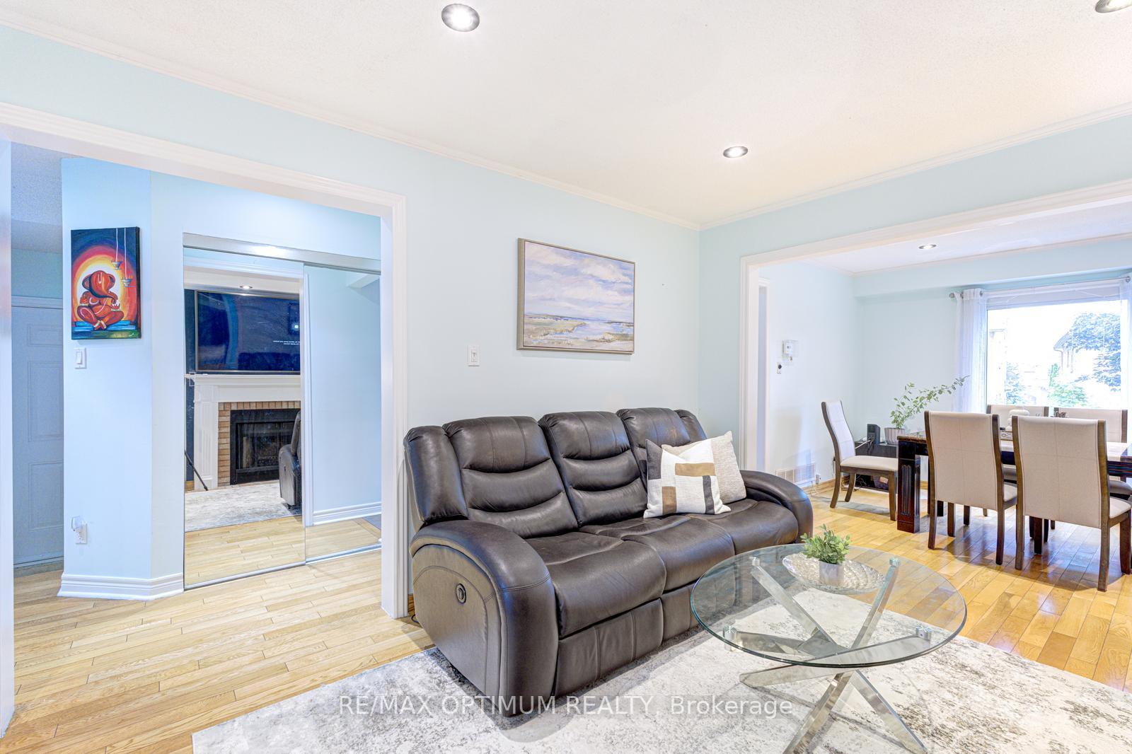 Photo 9 of 28 Stalbridge Avenue, Brampton, Fletcher's Creek South — HOMEH