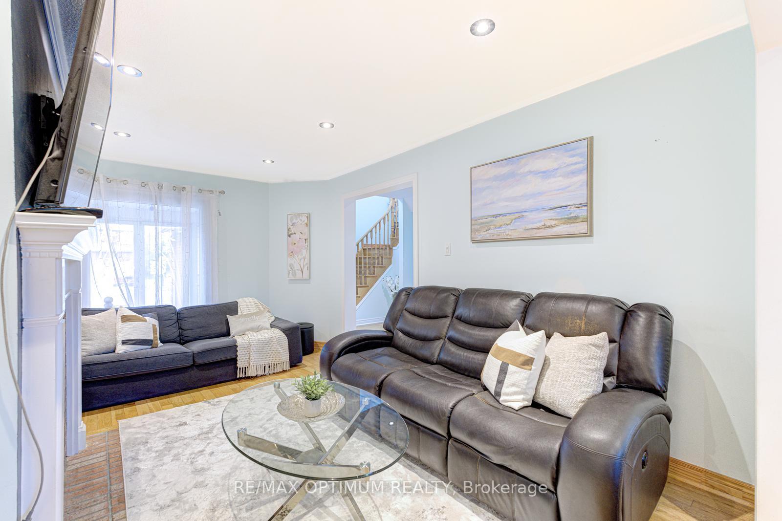 Photo 10 of 28 Stalbridge Avenue, Brampton, Fletcher's Creek South — HOMEH