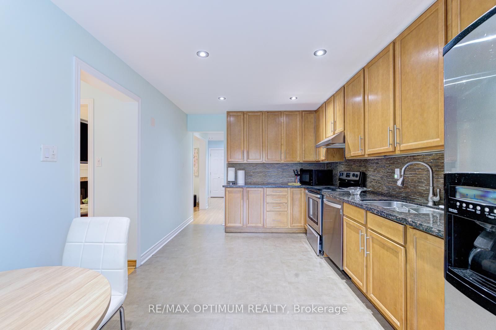 Photo 18 of 28 Stalbridge Avenue, Brampton, Fletcher's Creek South — HOMEH