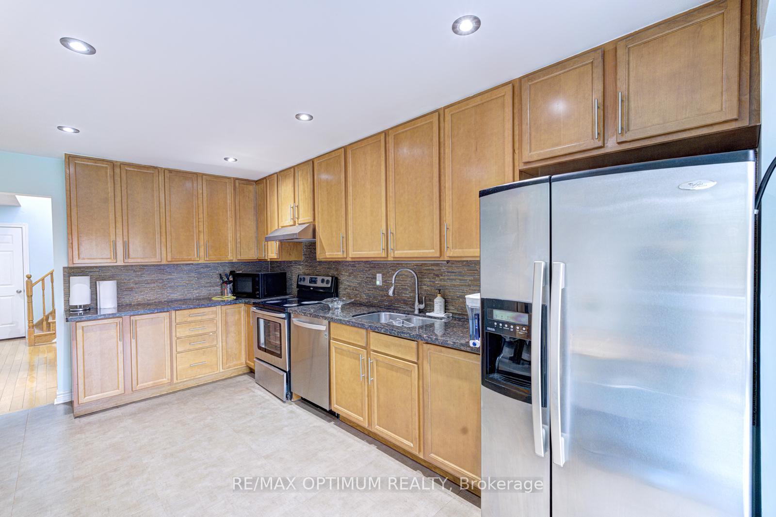 Photo 19 of 28 Stalbridge Avenue, Brampton, Fletcher's Creek South — HOMEH