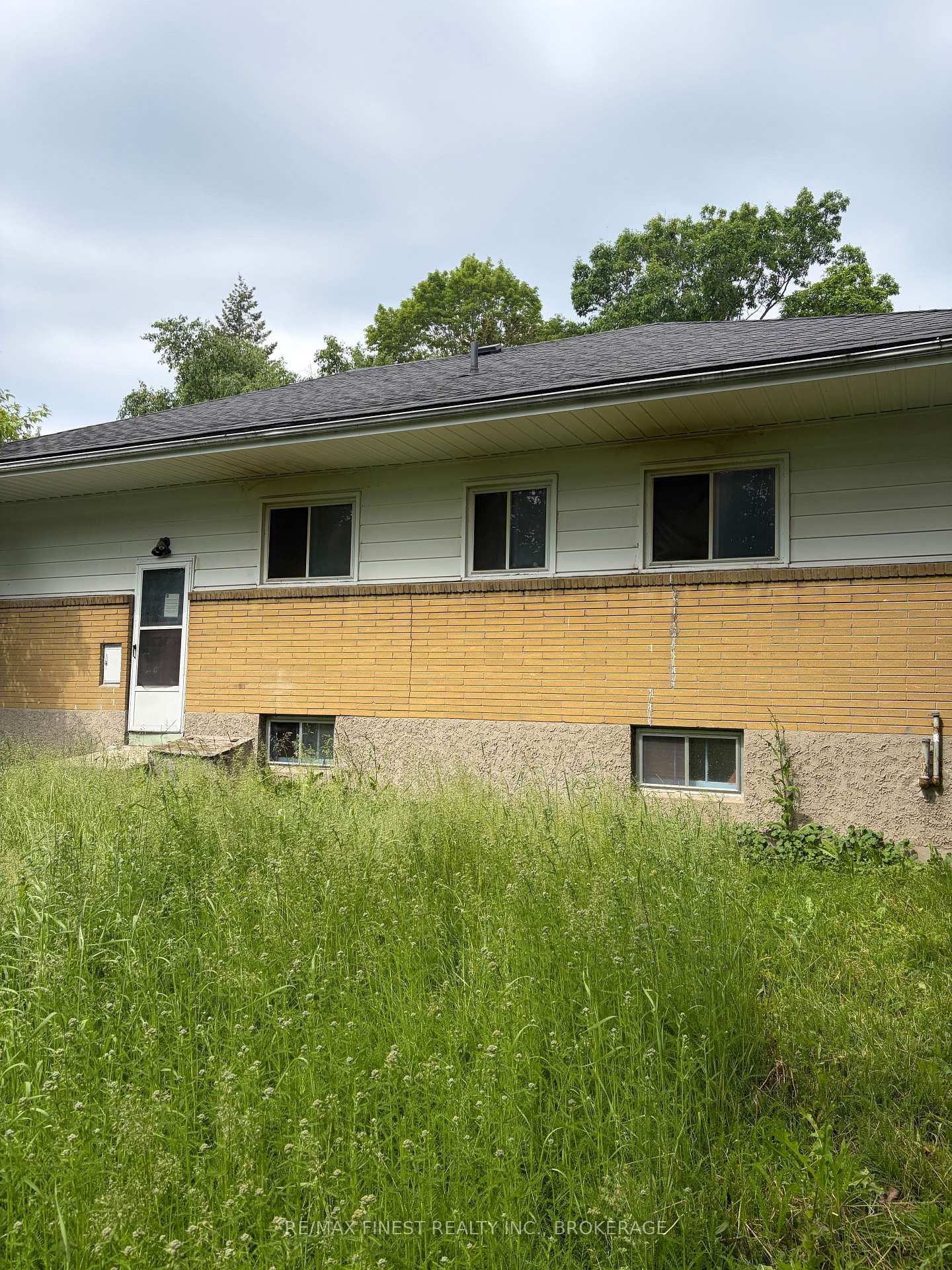 Photo 2 of 339 Mowat Avenue, Kingston, Central City West — HOMEH