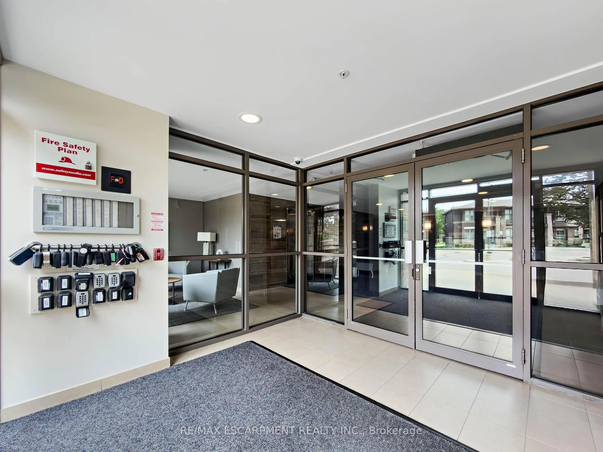 Photo 8 of Unit 109, 5010 Corporate Drive, Burlington, Uptown — HOMEH