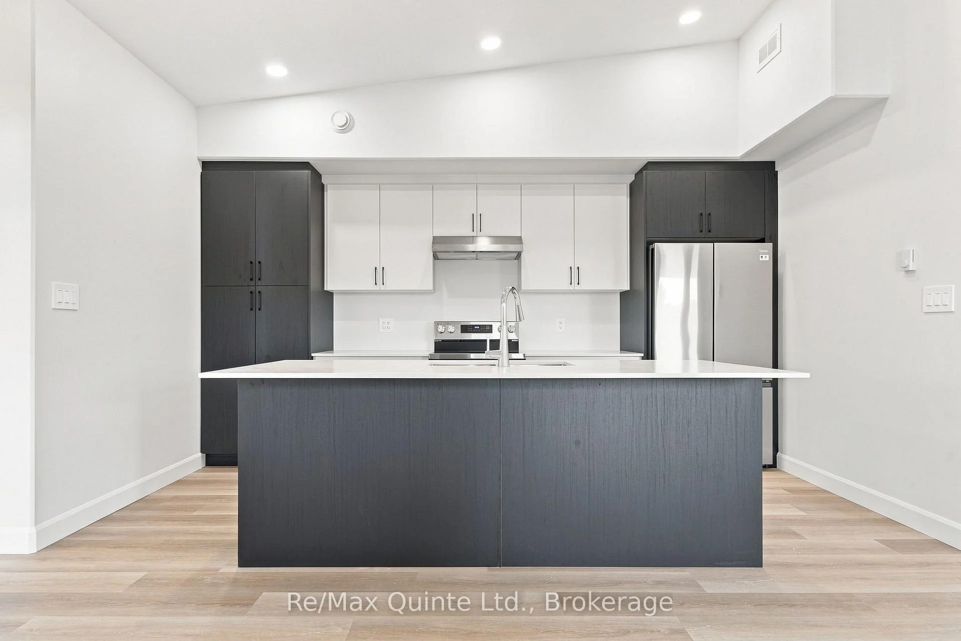 Photo 41 of Unit B, 5 Sienna Avenue, Belleville, Belleville Ward — HOMEH