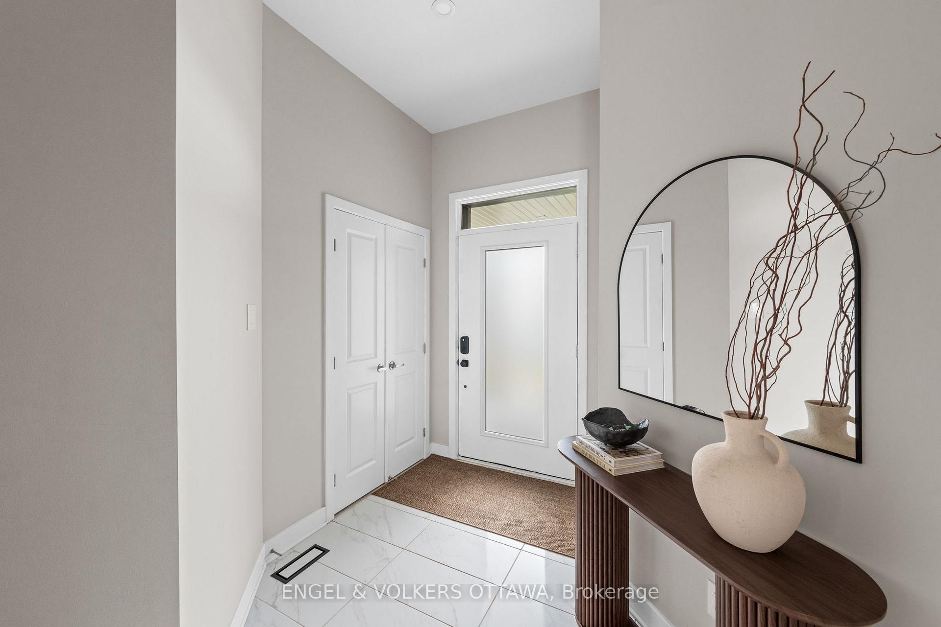 Photo 4 of 351 Shuttleworth Drive, Ottawa, Leitrim — HOMEH