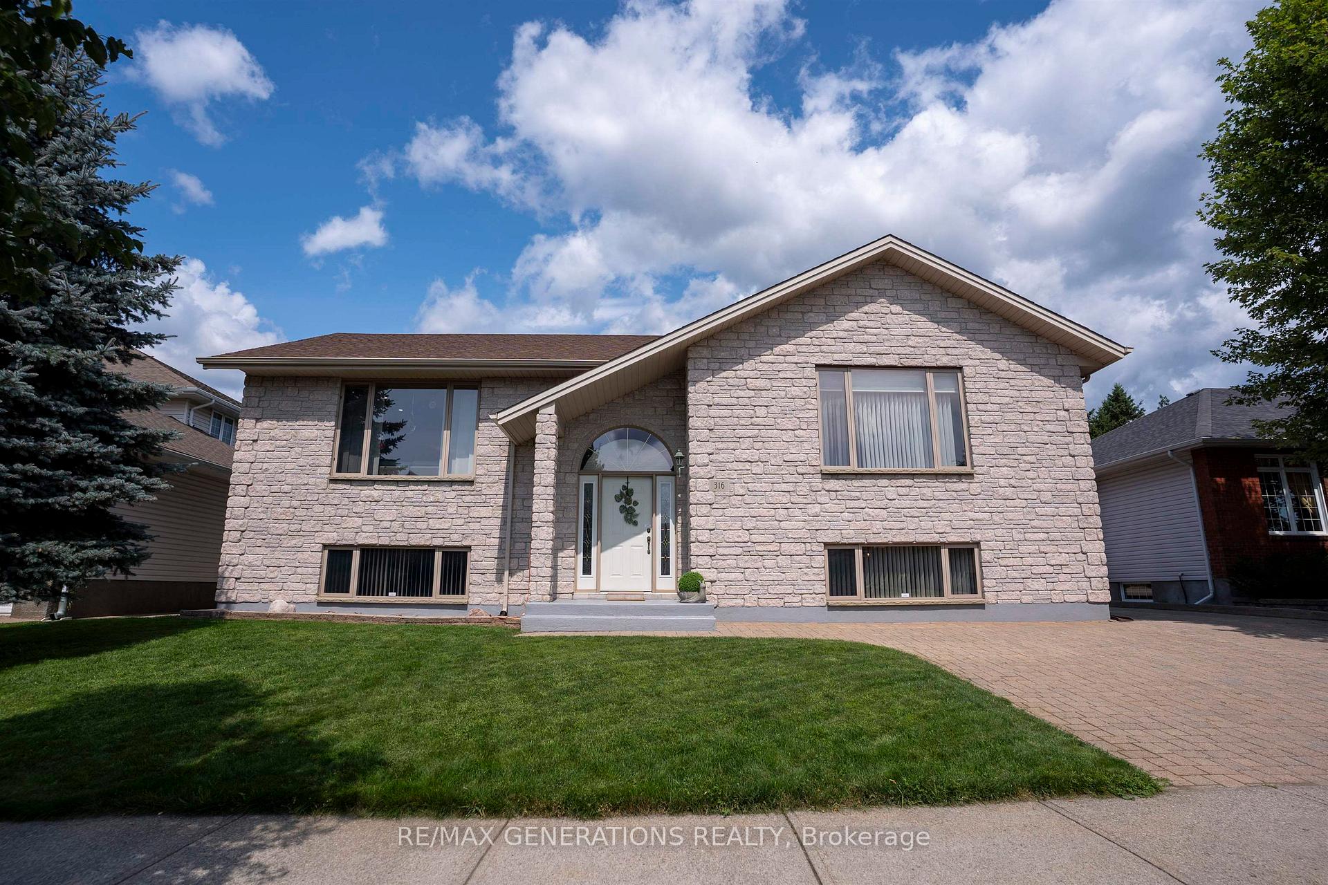 Photo 1 of 316 Fairbrooke Crescent, Thunder Bay, River Terrace — HOMEH