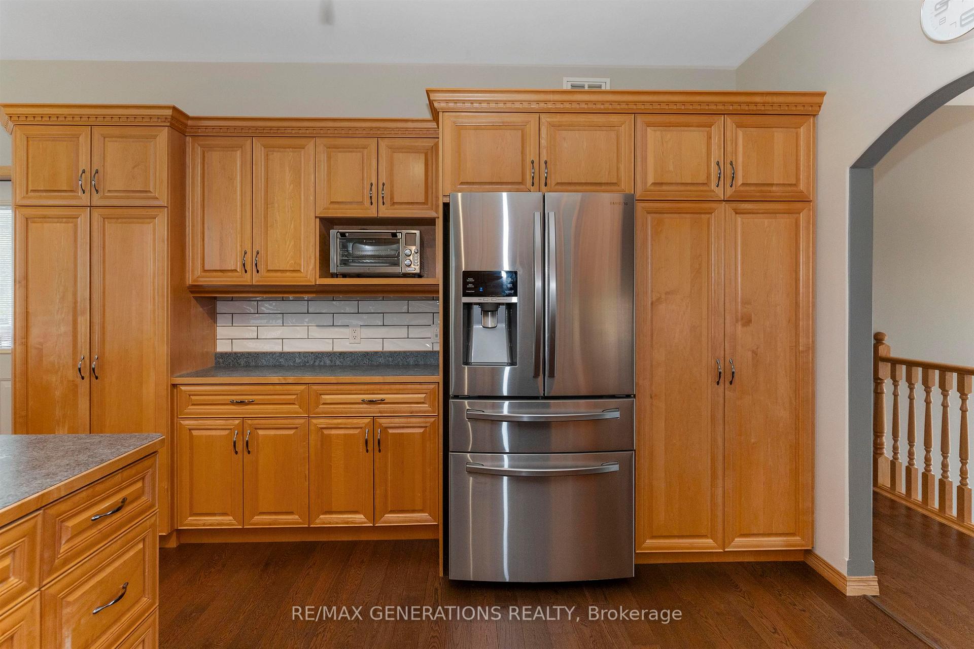 Photo 10 of 316 Fairbrooke Crescent, Thunder Bay, River Terrace — HOMEH
