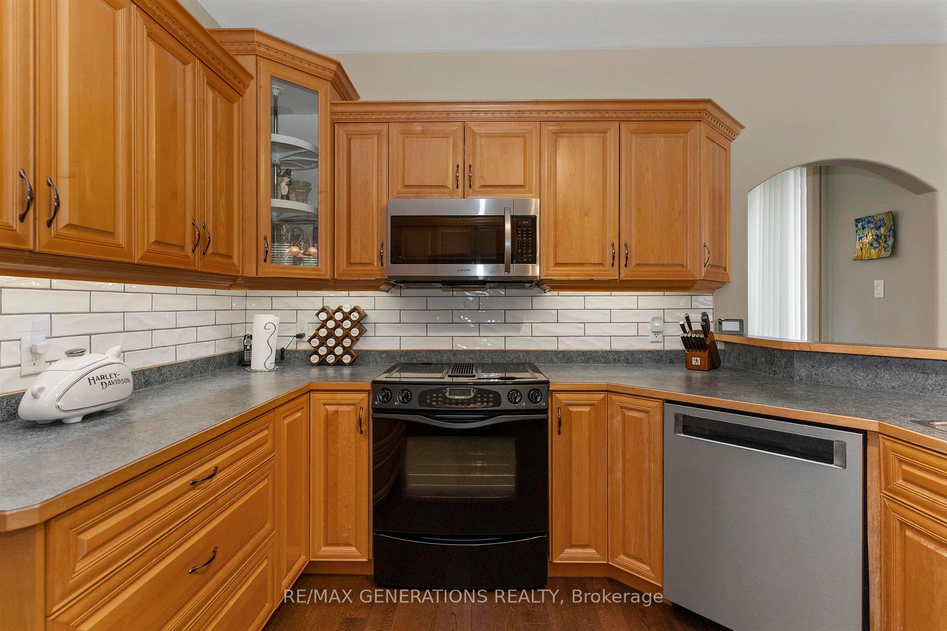 Photo 11 of 316 Fairbrooke Crescent, Thunder Bay, River Terrace — HOMEH