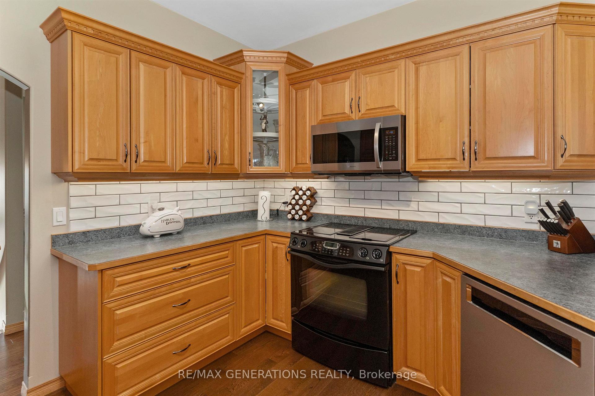 Photo 12 of 316 Fairbrooke Crescent, Thunder Bay, River Terrace — HOMEH