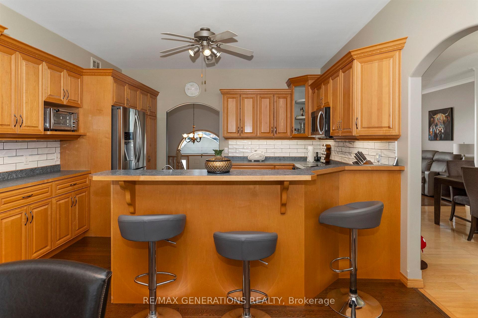 Photo 15 of 316 Fairbrooke Crescent, Thunder Bay, River Terrace — HOMEH