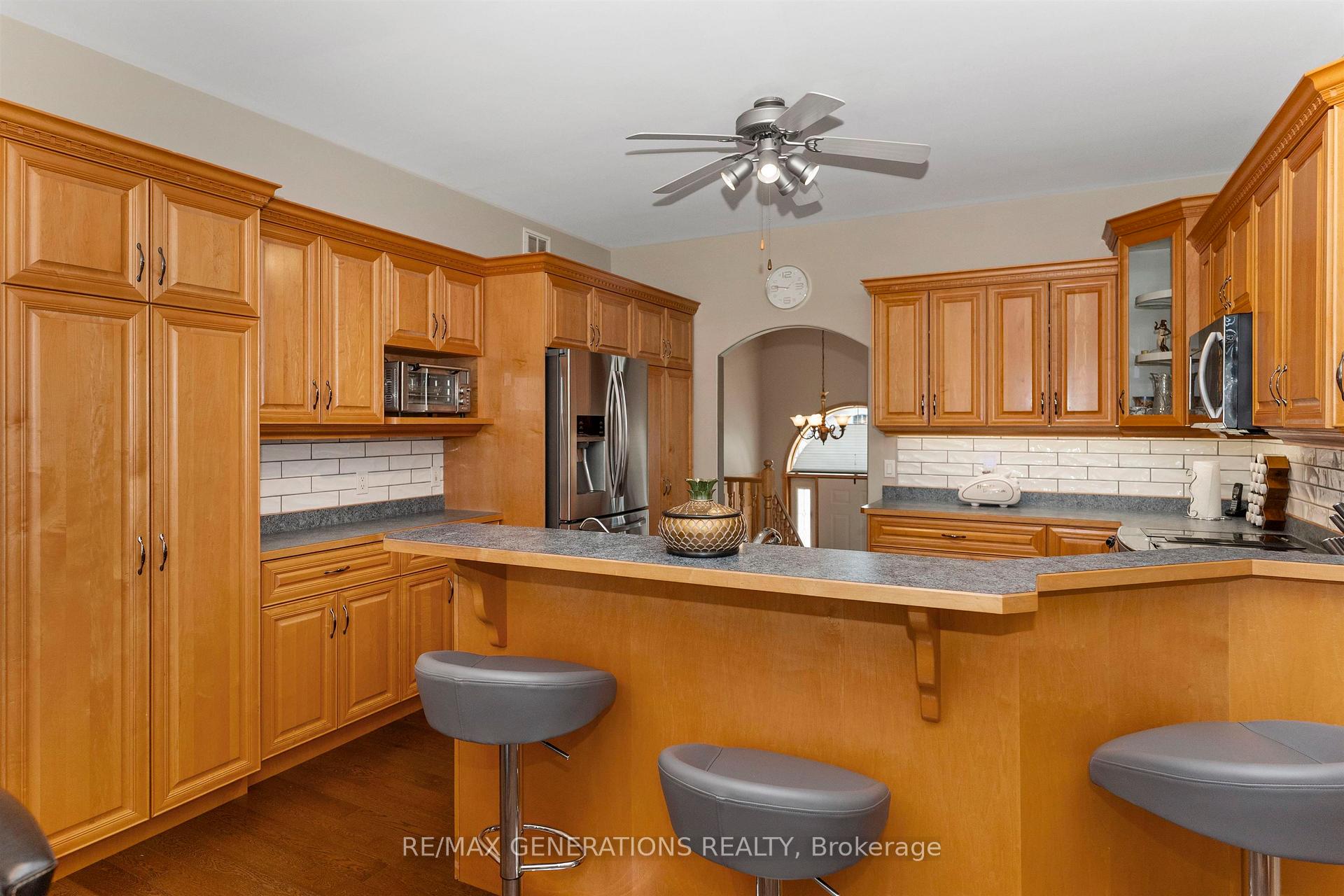 Photo 16 of 316 Fairbrooke Crescent, Thunder Bay, River Terrace — HOMEH